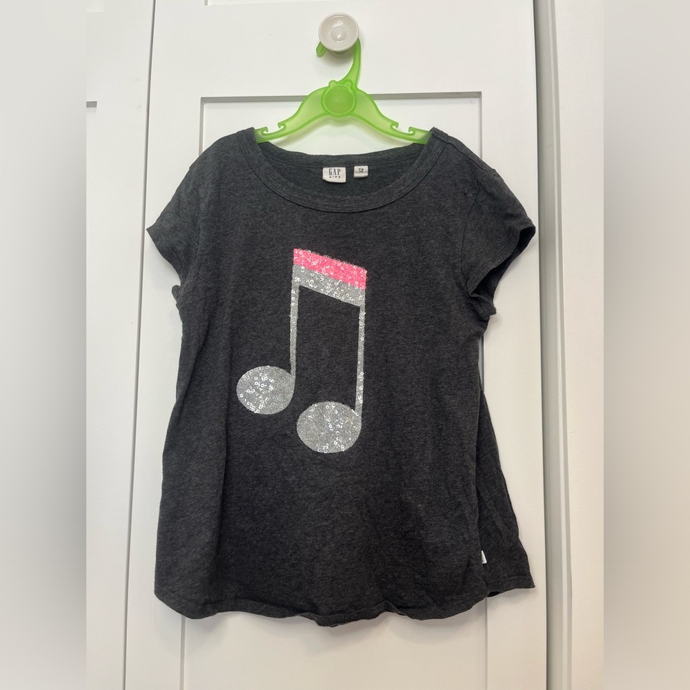 Hi, selling this brilliant musical shirt for kids in size XL.